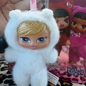 Bratz Bratziez Sweetheartz
Seriez Plush Keychain Blind Box